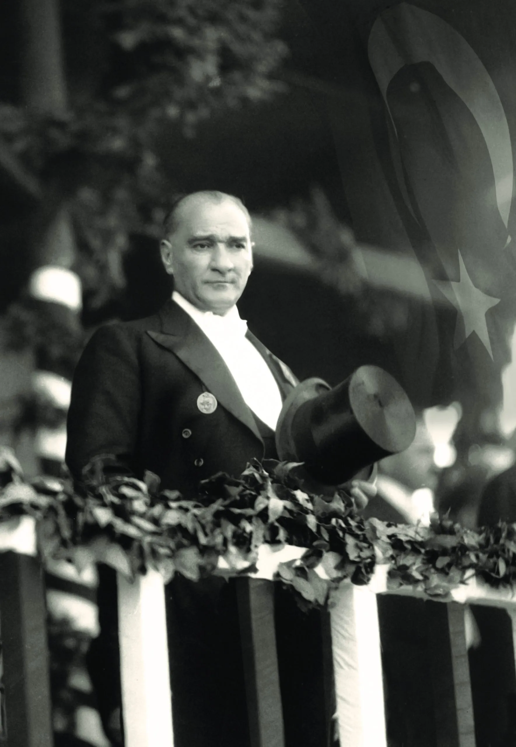 Atatürk Cumhuriyet'in 10. yıl törenlerinde, 29 Ekim 1933