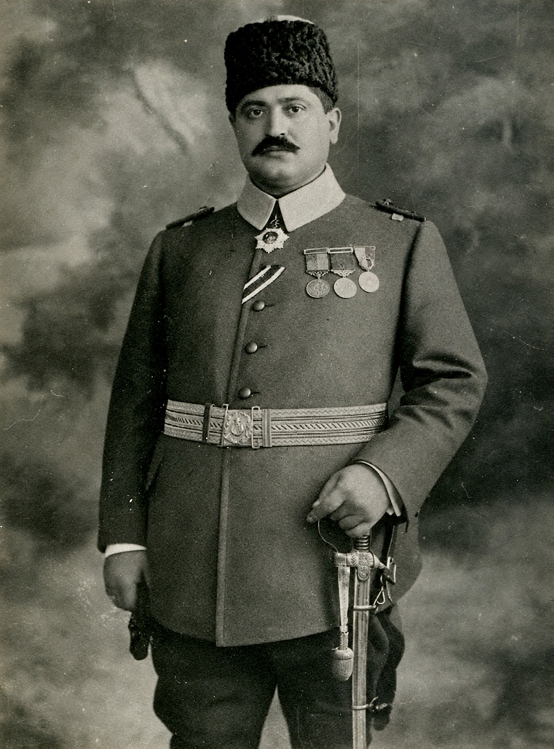 Mehmed Talat Paşa kalpaklı üniformasıyla